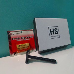 Henson Aluminum Safety Razor in Black Finish (Medium)